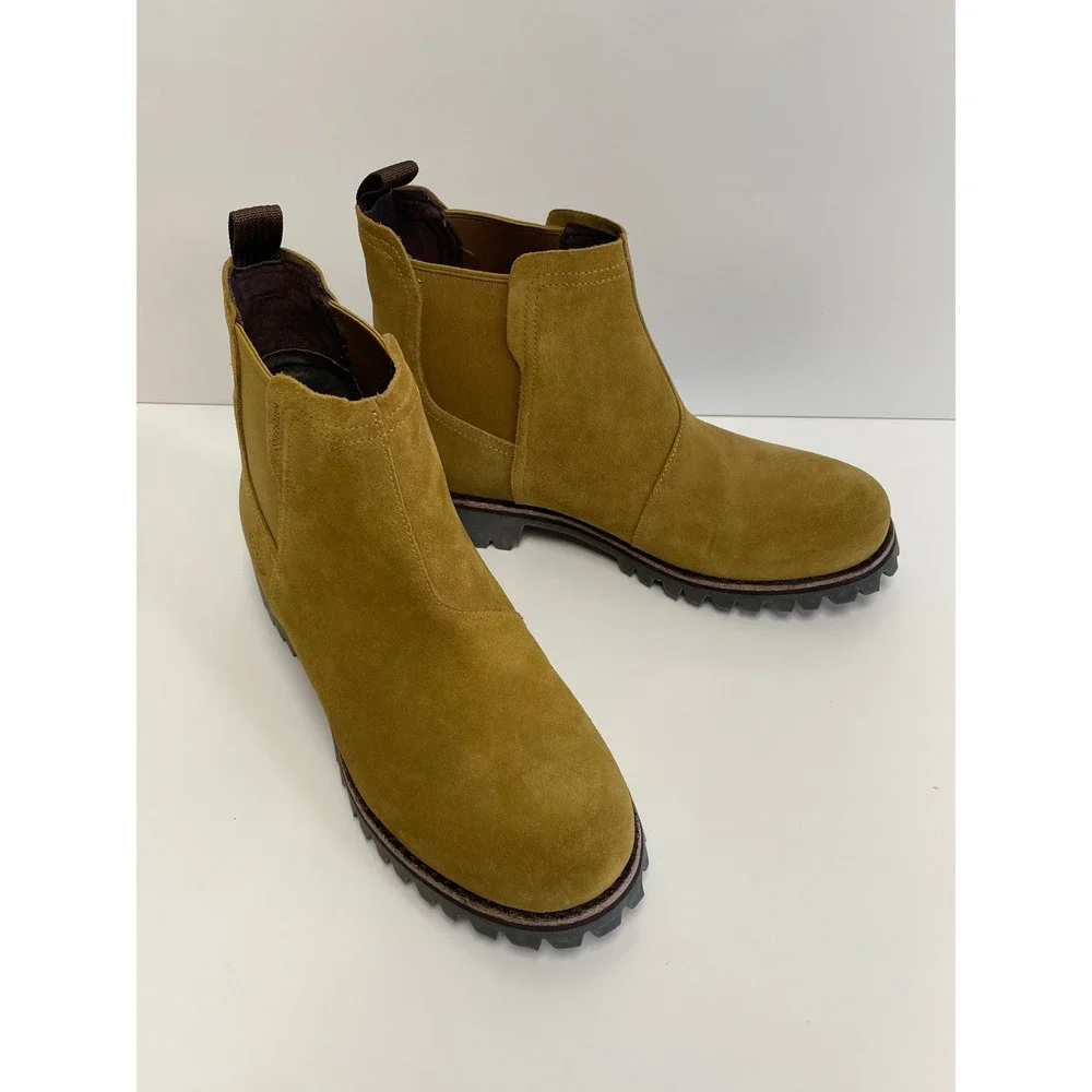 Chaco Fields Chelsea Waterproof Mustard Suede Boots‎ Women's Size 8.5 NWOB